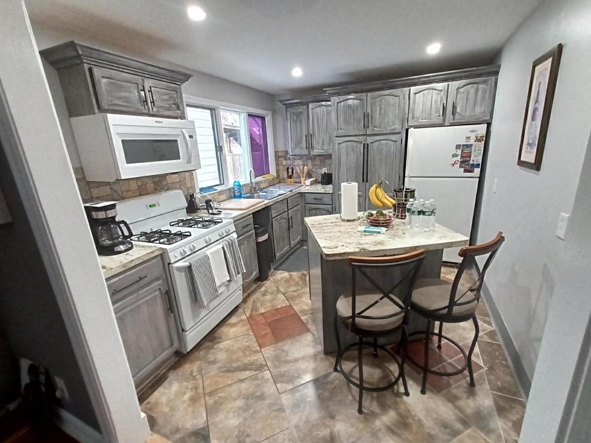 Cozy Updated 3-Br Apartment Near Peace Bridge Buffalo Exteriör bild